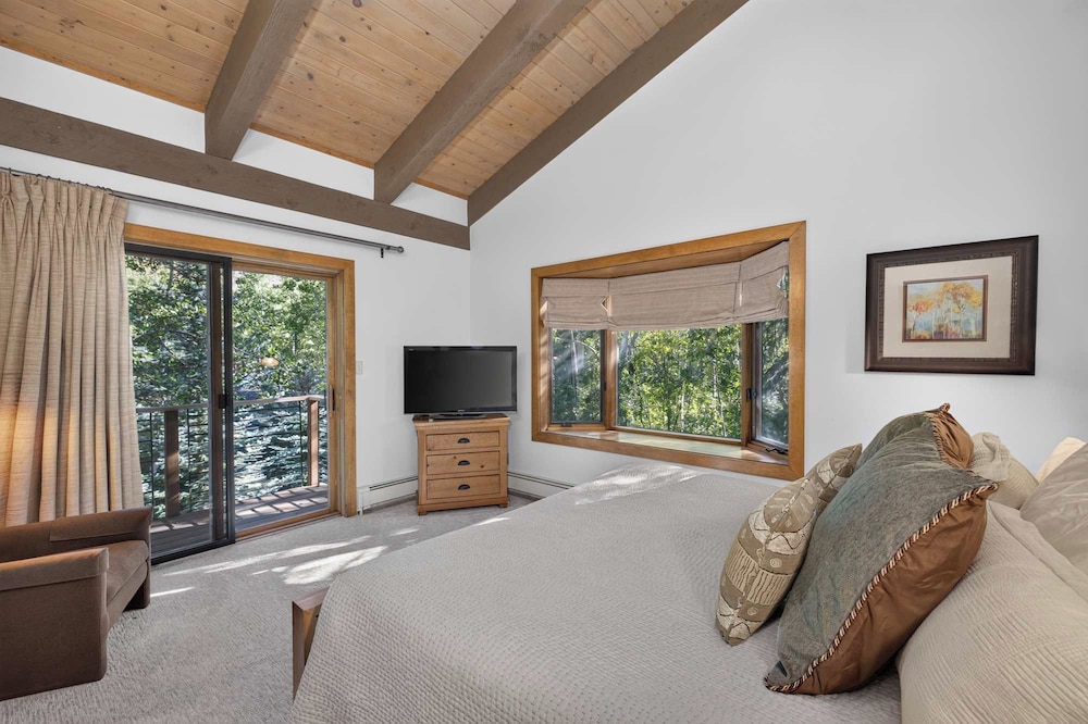 Spring Hill Hideaway Fireplace — фото 5