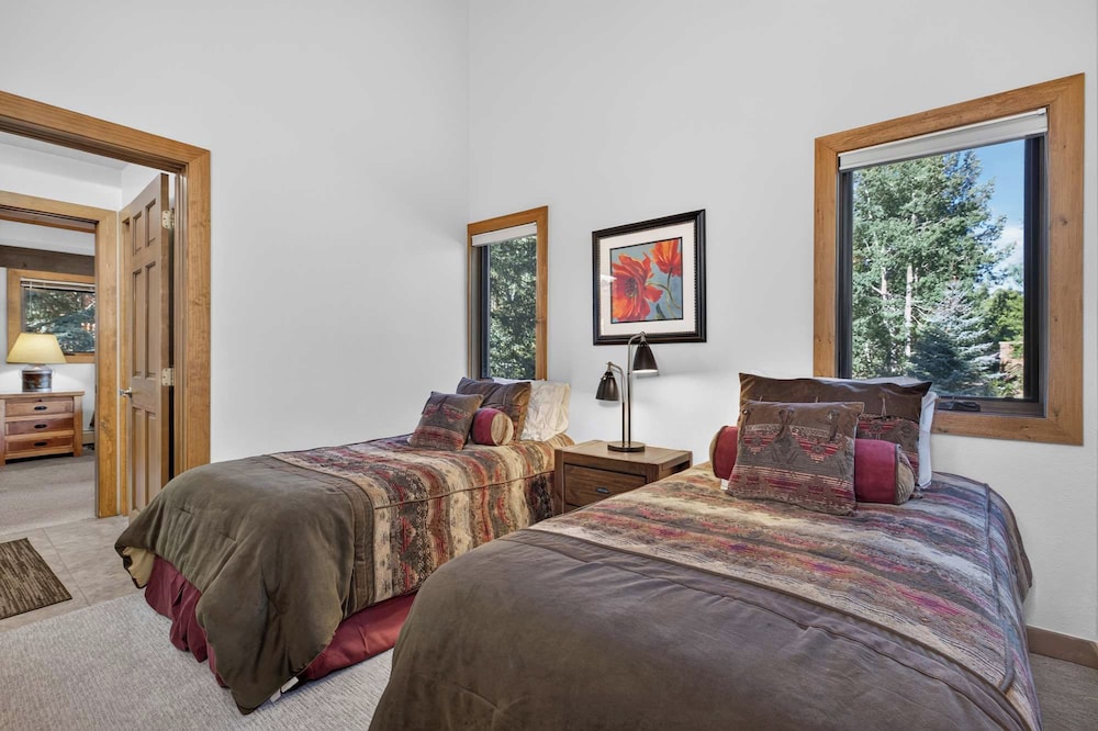 Spring Hill Hideaway Fireplace — фото 4