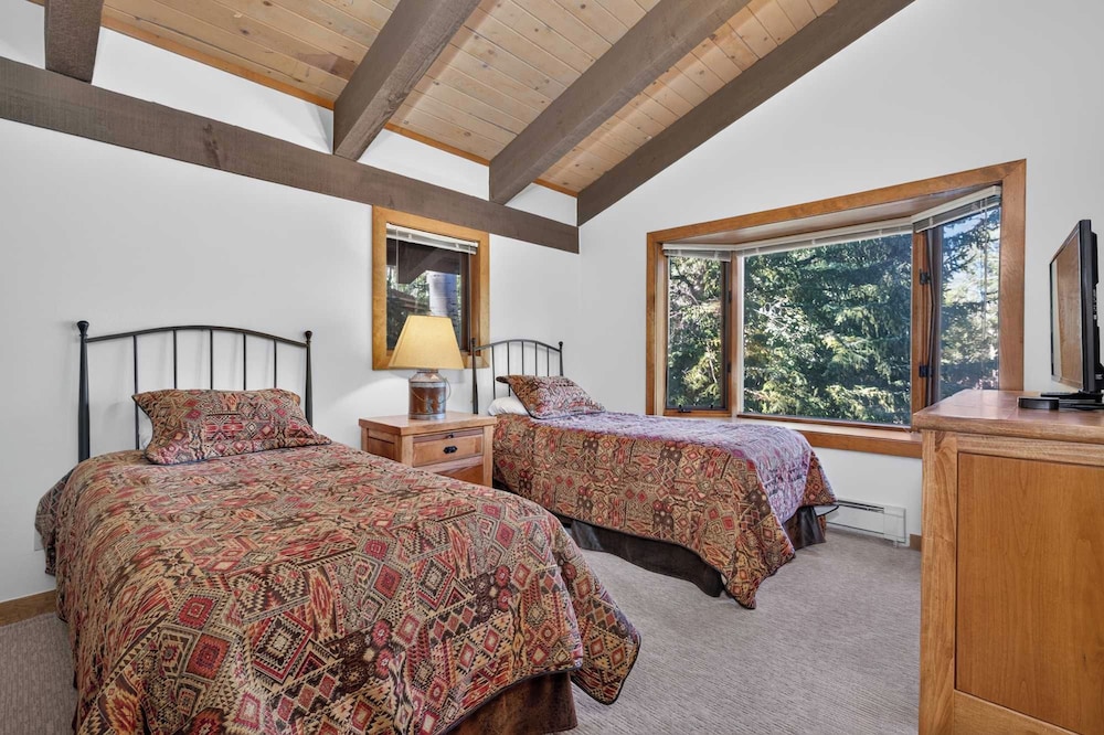 Spring Hill Hideaway Fireplace — фото 2