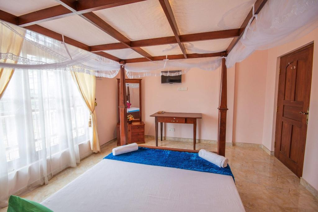 Roylanka Inn