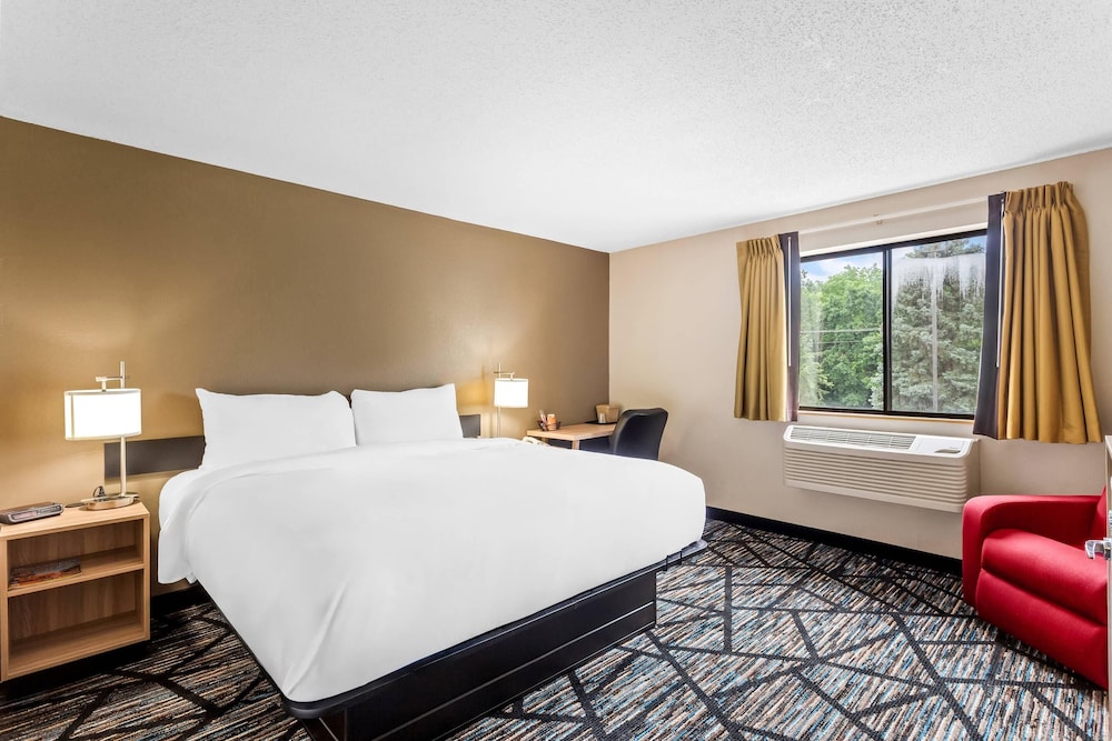 Quality Inn & Suites Howe - Sturgis