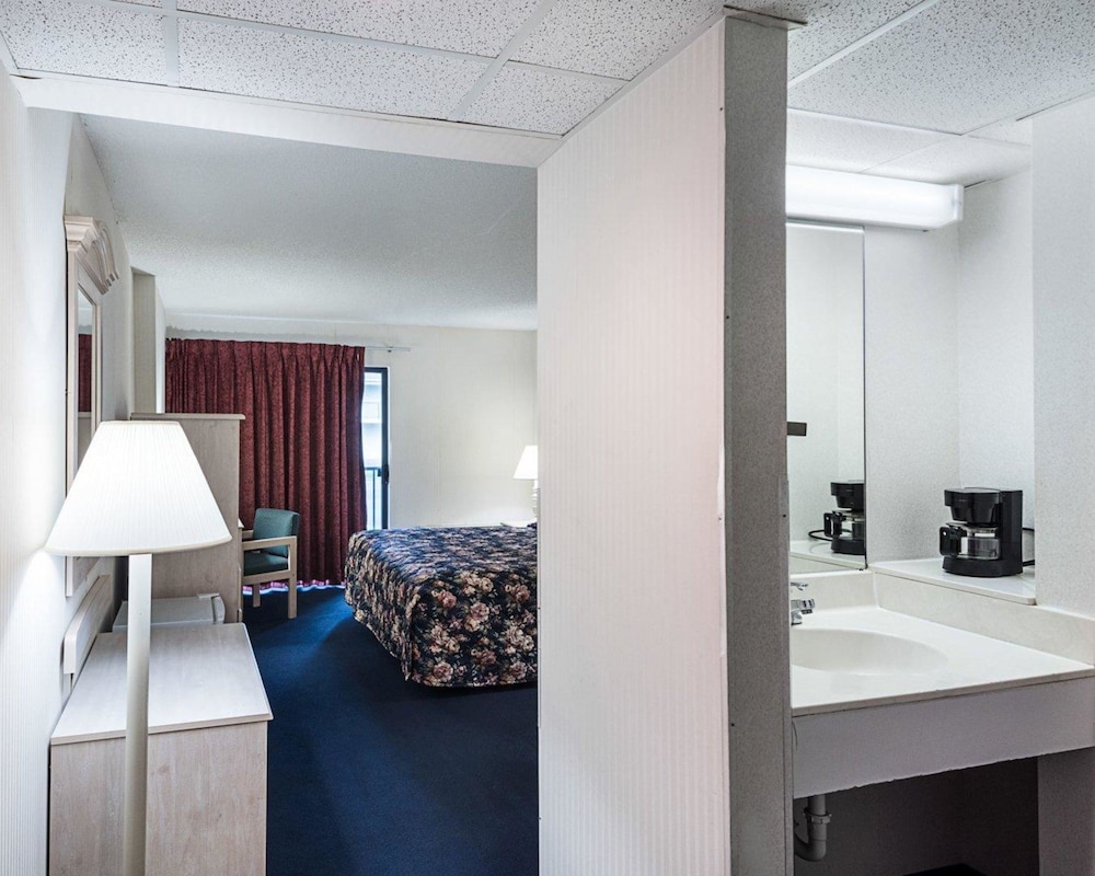 Econo Lodge Inn & Suites Rehoboth Beach
