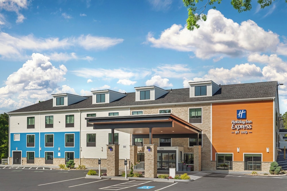 Holiday Inn Express Hyannis Cape Cod by IHG