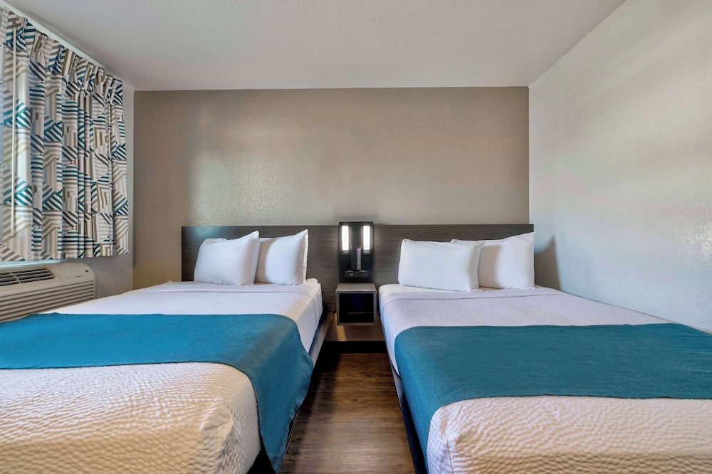 Motel 6 Anaheim, CA - Fullerton East