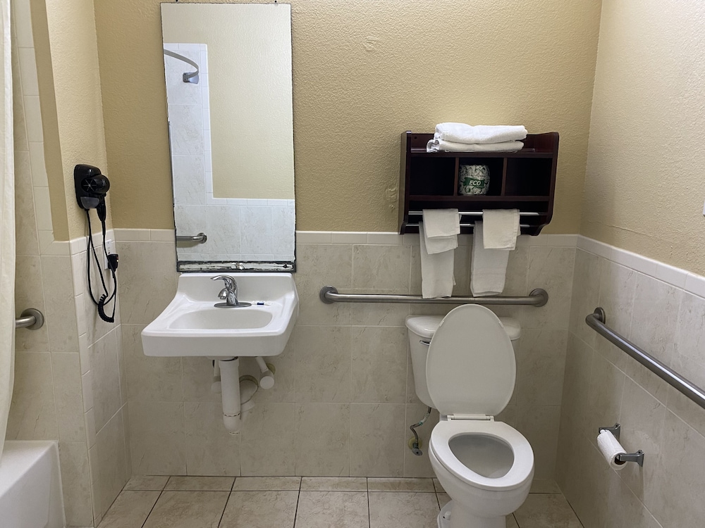 Red Lion Inn & Suites IAH Airport East