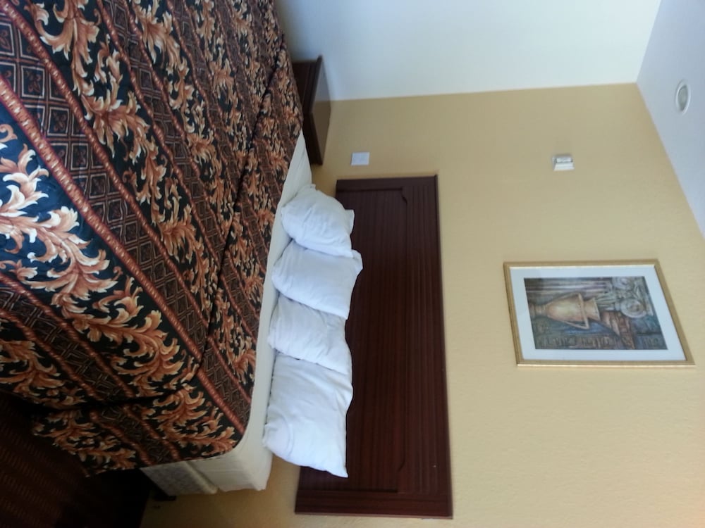 Scottish Inn & Suites — фото 5