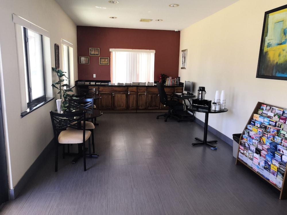 Scottish Inn & Suites — фото 2