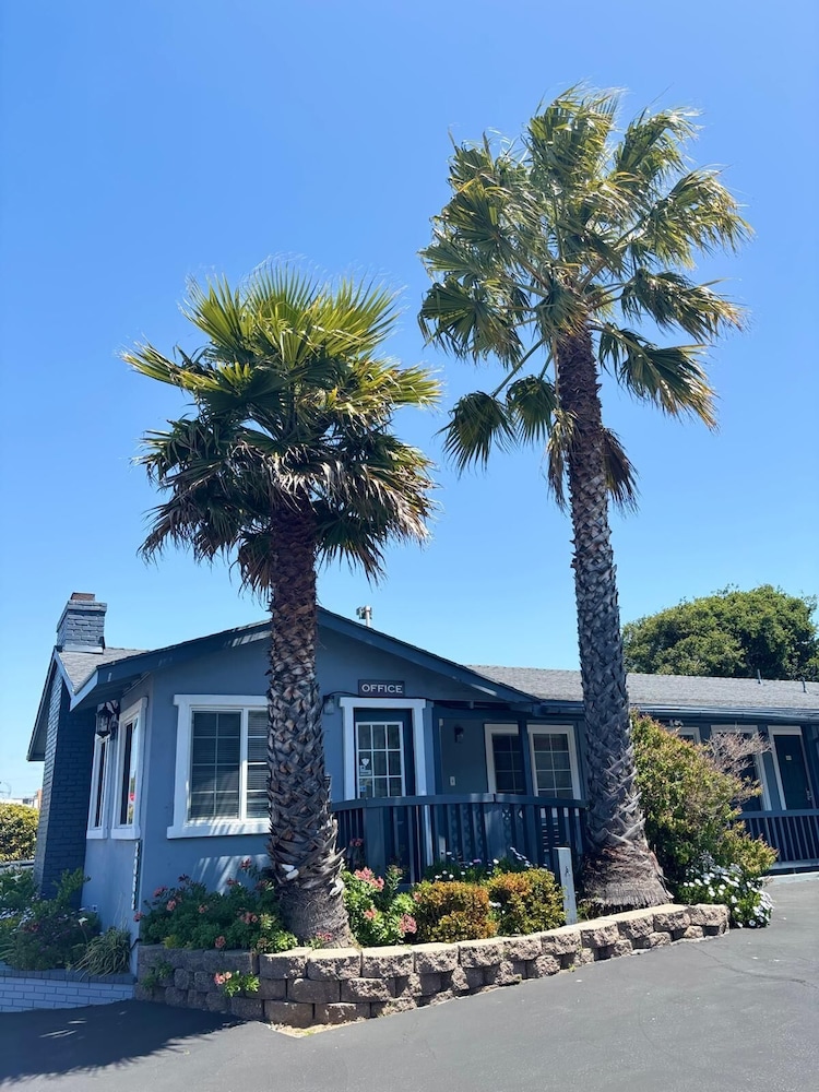 Monterey Fireplace Inn