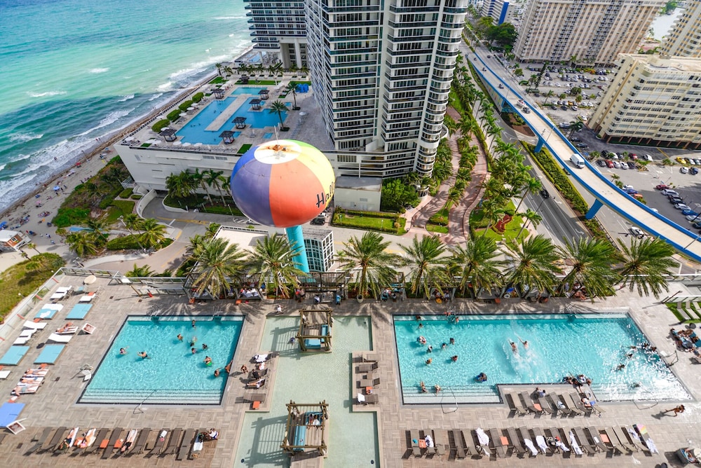 Lyfe Building - Steps to Hallandale Beach - We Host