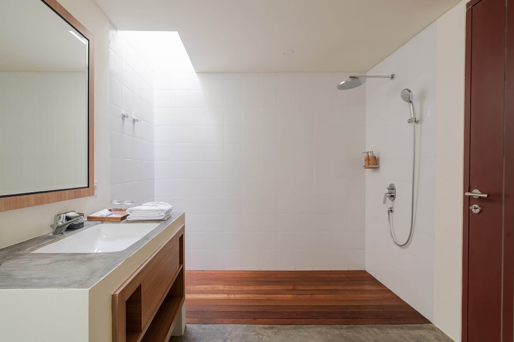 Ayom Suite