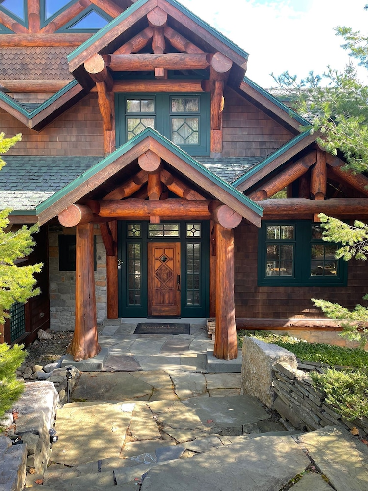 Cayuga Lodge