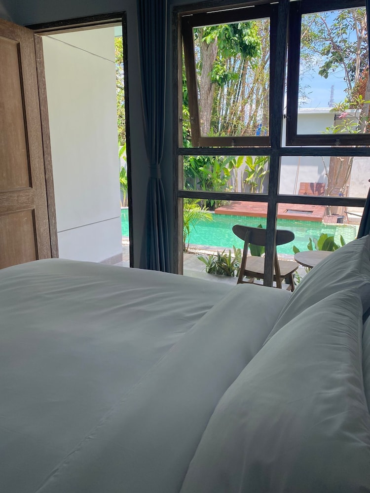 Manuver Surf and Stay Uluwatu Bali