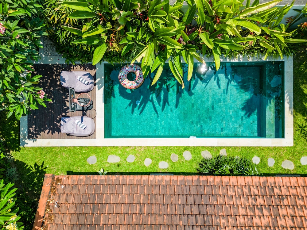 Jungle Amaranth Villa Canggu - Exclusive 3BR Retreat with Pool, Modern Amenities and Top Location