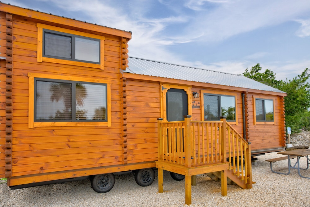 Cabins at Bonefish Bay