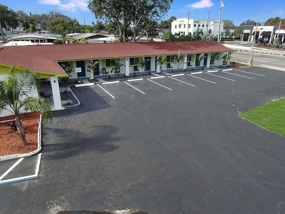 Palm Cove Motel