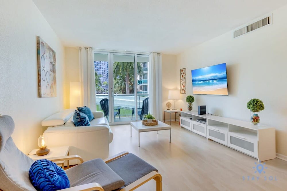 Paradise Retreat Near Beach Casino and More