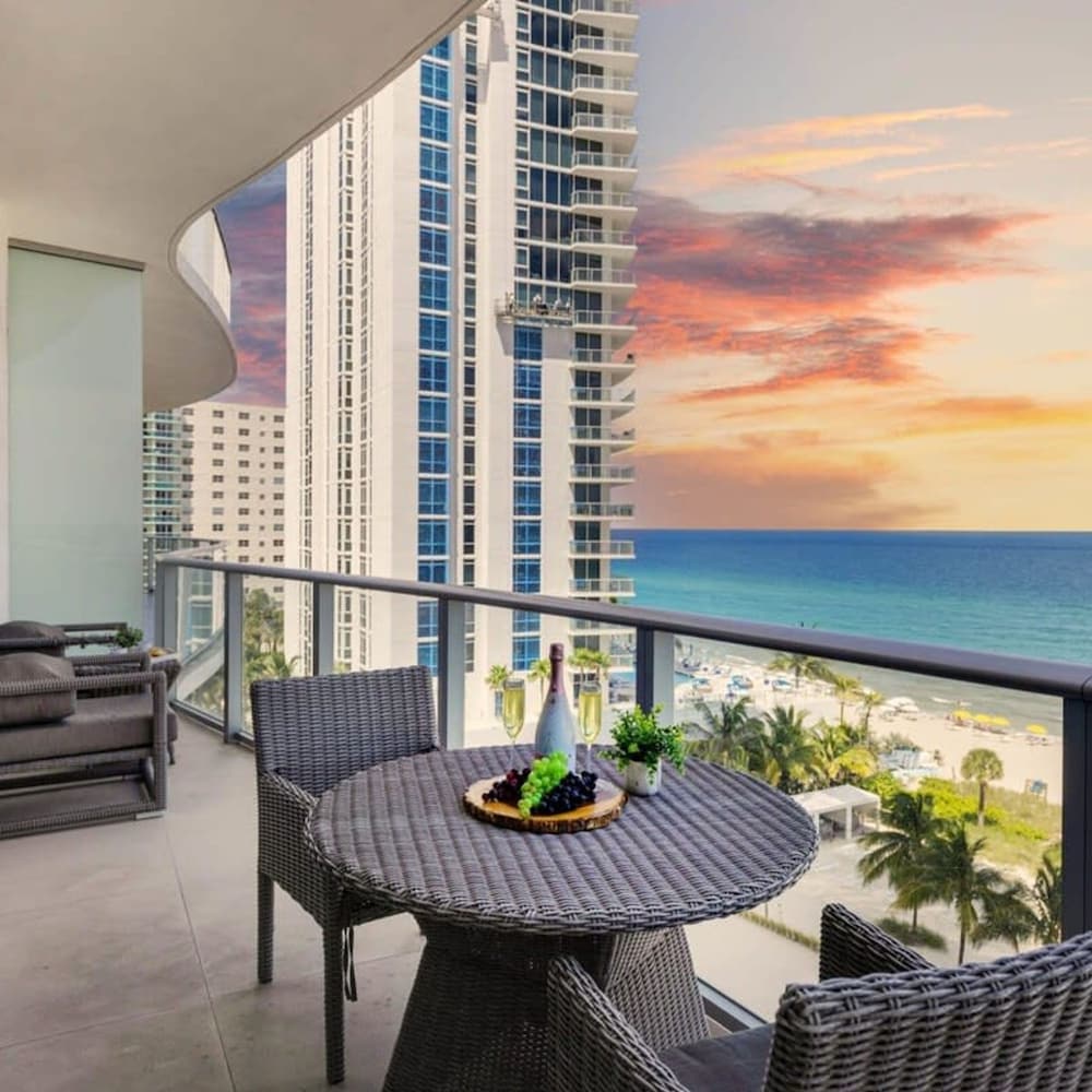 Beachfront Condo Front Oceanview Balcony Pools — фото 4