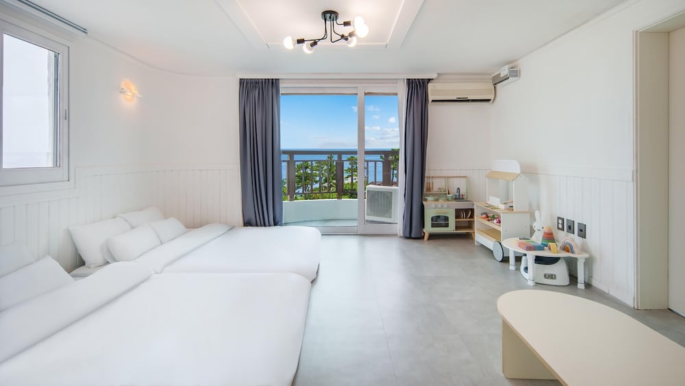 Jeju Hi Mom Kids Family Pension Silver
