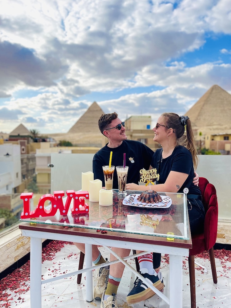 Locanda pyramids view