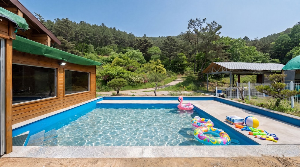 Cheongdo Ellago Poolvilla Pension