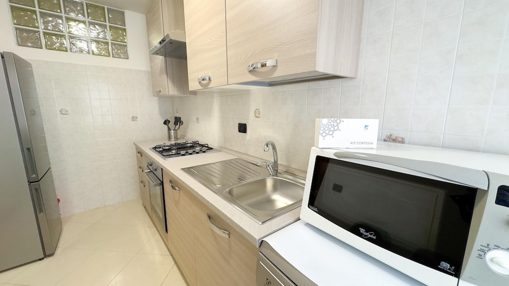Hellen House by Ca-sa Check