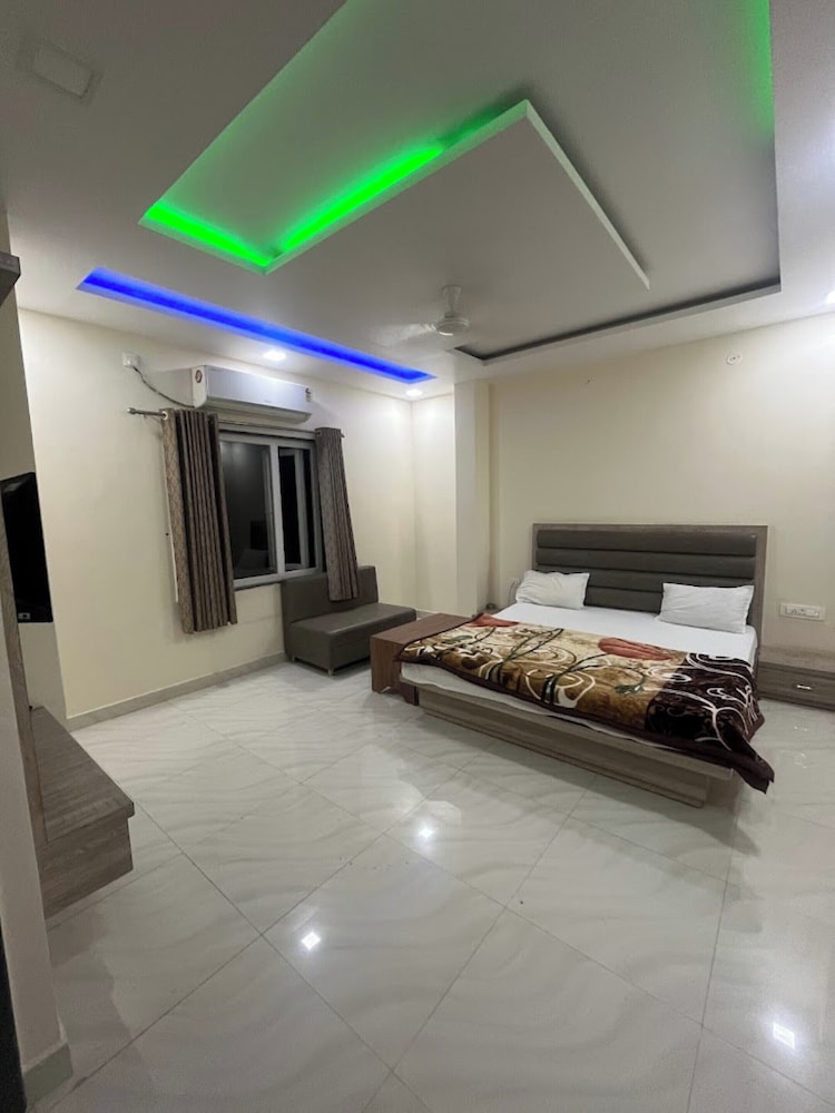 Goroomgo Galaxy Palace Bareli — фото 5