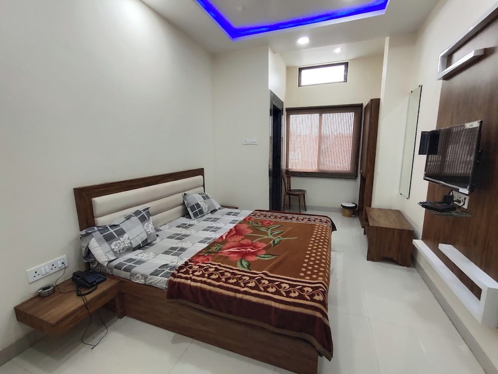 Goroomgo Galaxy Palace Bareli — фото 4