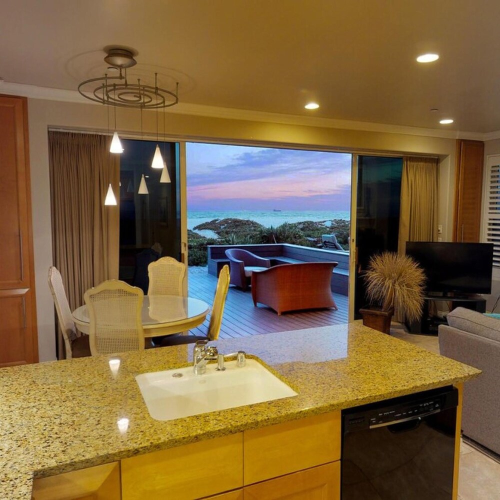 3 Bedroom 2 Bath Beachfront Home — фото 5