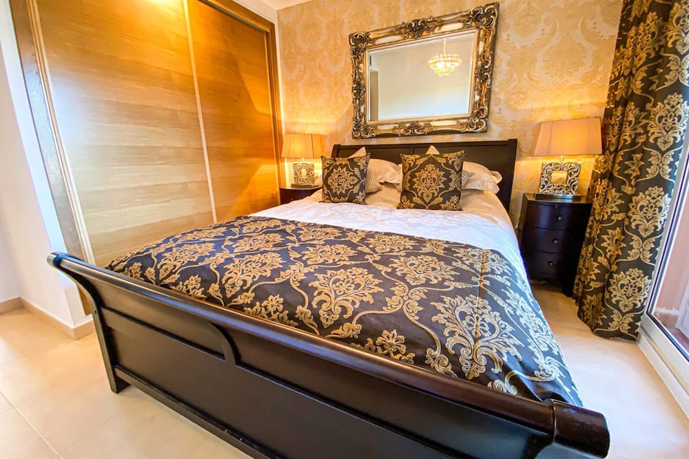 Apt Sleeps 4 With Pool Access — фото 4