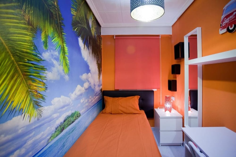 4-bed Sleeps 7, Free Parking — фото 4