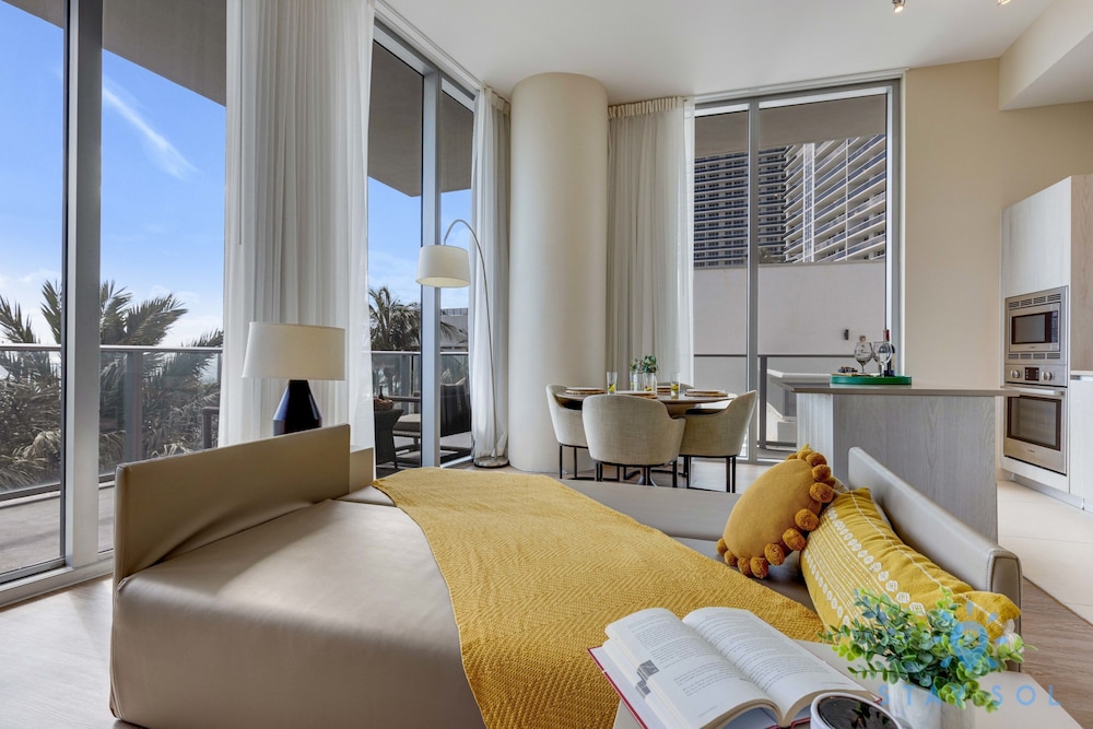 Ocean and Beach View Luxury Pet-friendly