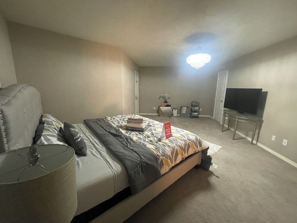 ELUX with heated pool spa