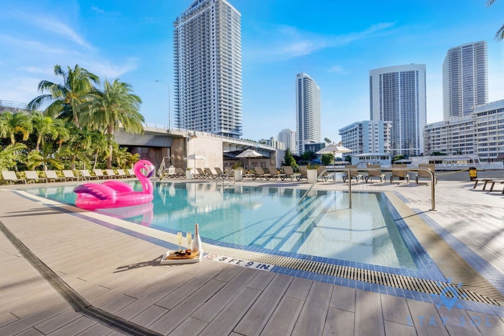 Amazing Pool Gym Complementary Shuttle — фото 4