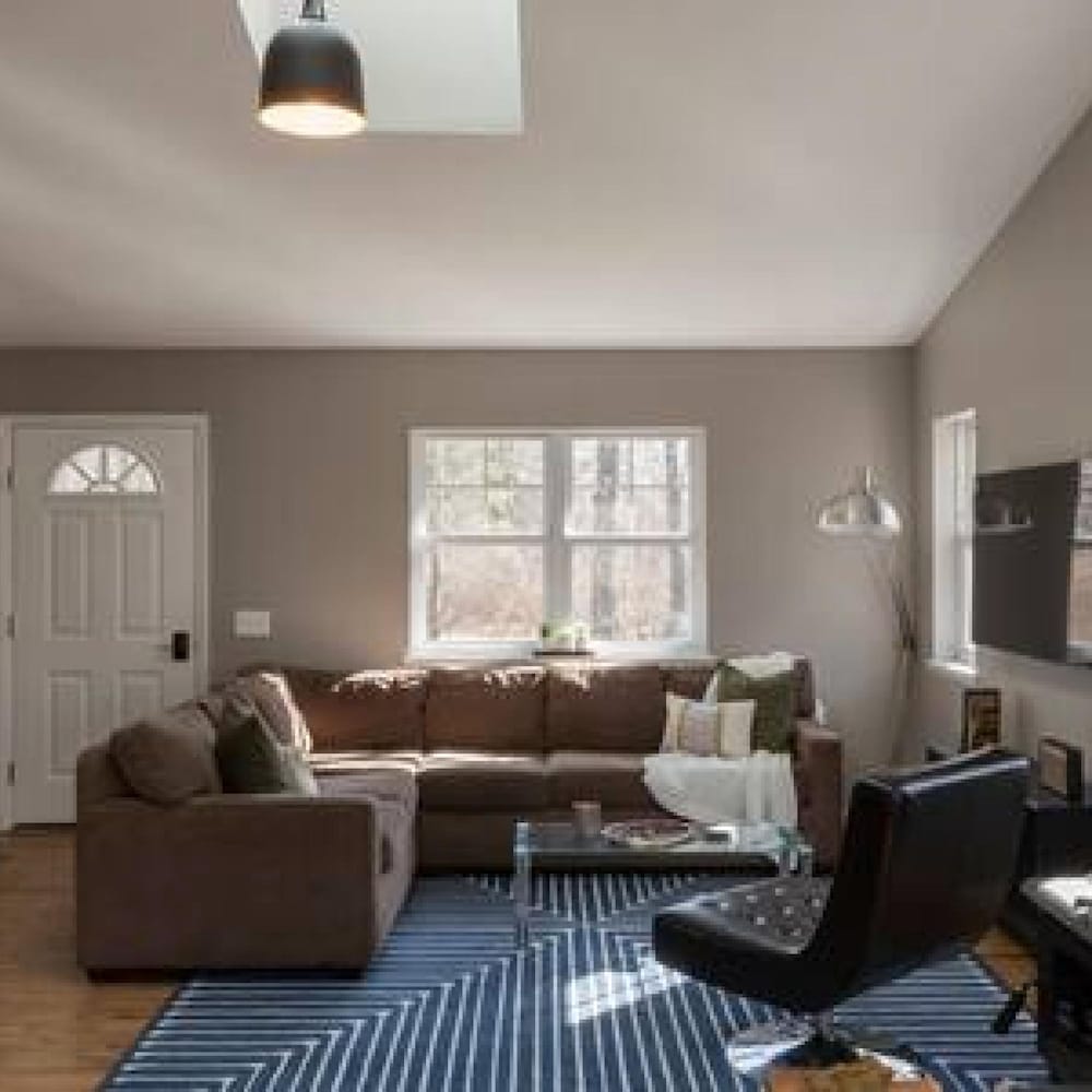 Lexie by Summer Rustic Chic Cabin — фото 2