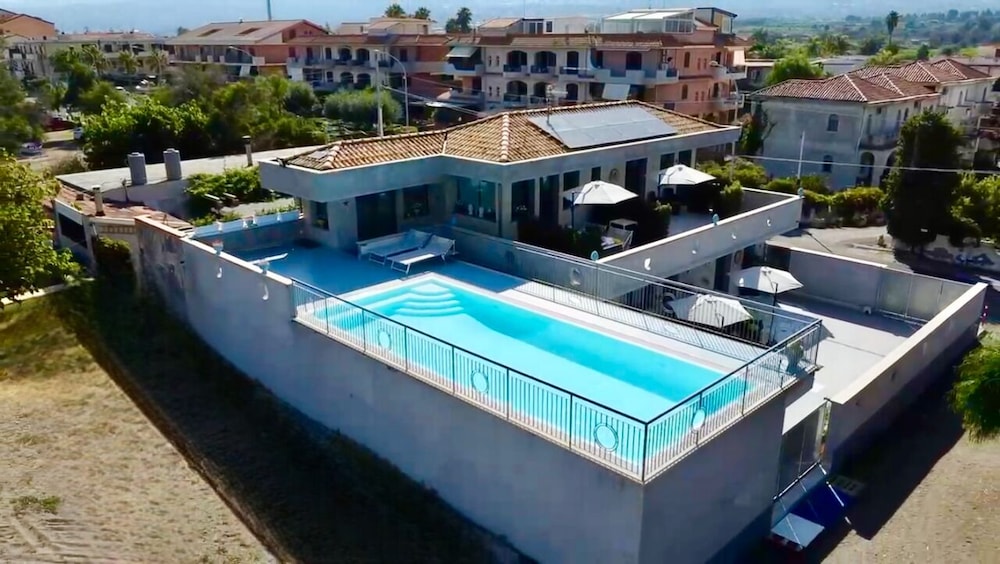Aurora View Resort - Boutique Suites near Taormina & Mount Etna