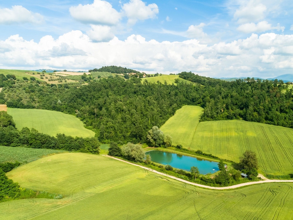Mansion in Perugia With Pool & Green Hills