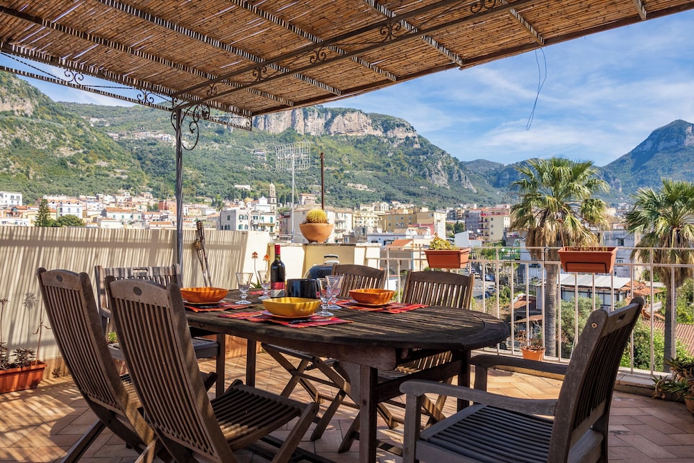 De Vivo Realty - La Mela Apartment