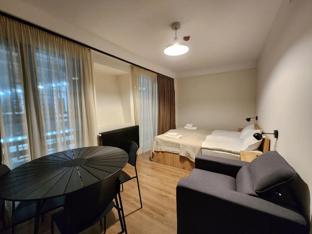 Walk to Ski Lift-1br-studio-balcony-parking