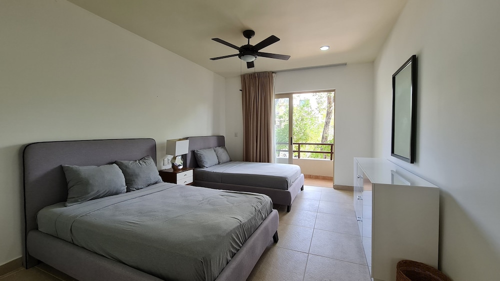 Outstanding Duplex Condo with rooftop — фото 3