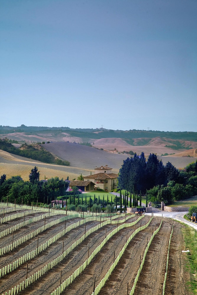 Apartment in Tuscany With Golf & Pools