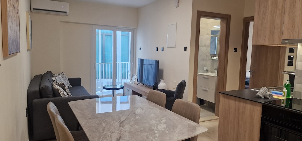 75 Prokymea- Steps From the Sea, Downtown, Balcony — фото 3