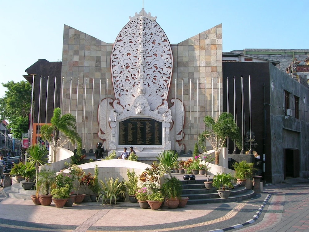 Fourteen Roses Boutique Hotel Legian