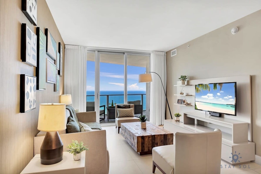 1BR Ocean View Balcony - Amazing Pool