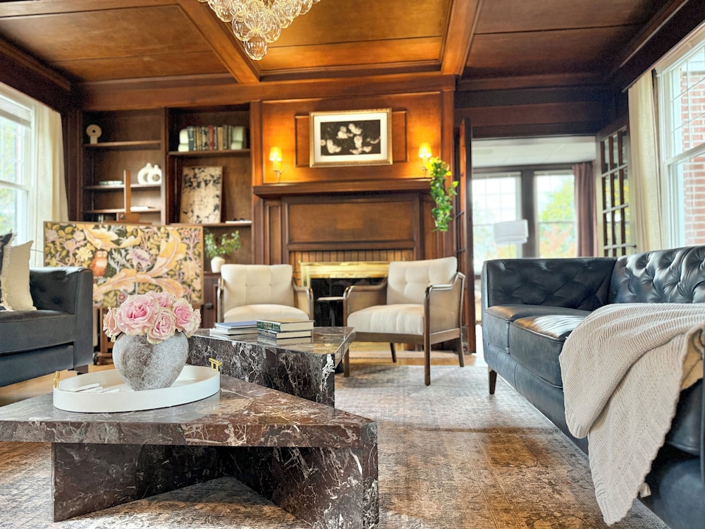 The Colonial Mt. Lebanon by Luxe PGH
