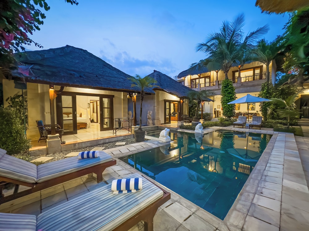 Villa Bugis Kayu Aya Seminyak
