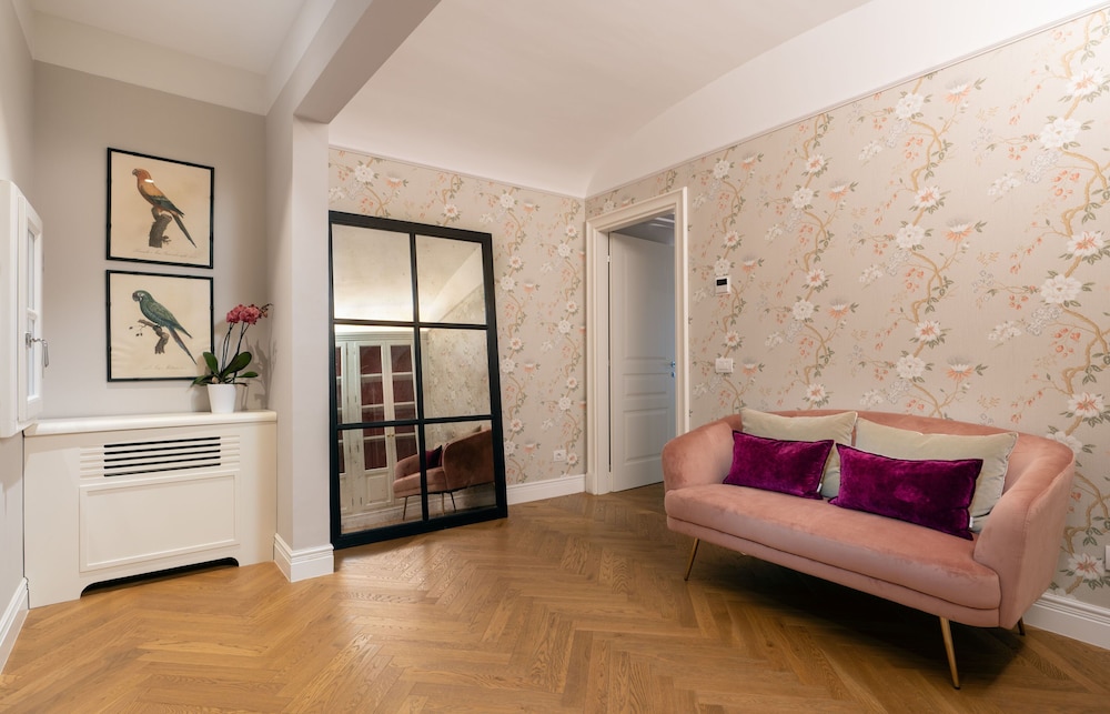 Palazzo Pazzi Vitali Luxury Apartments In Florence.