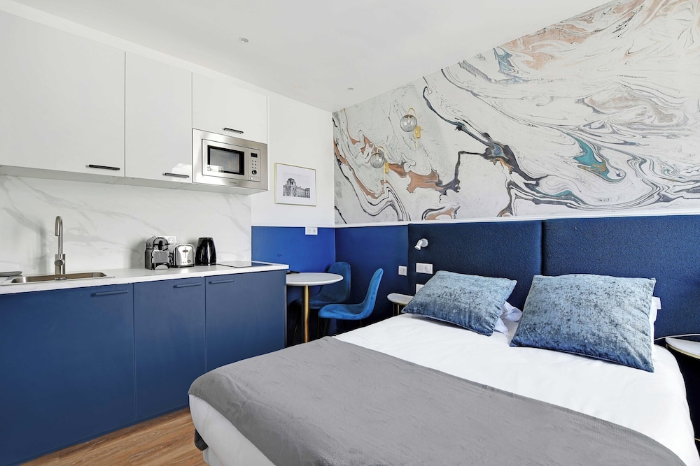 Modern Sutdio for 2 With A/C - Near Montmartre