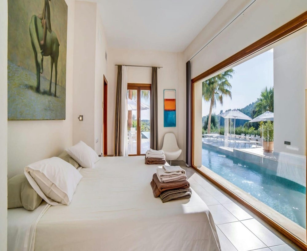Spacious Villa With Infinity Pool — фото 5