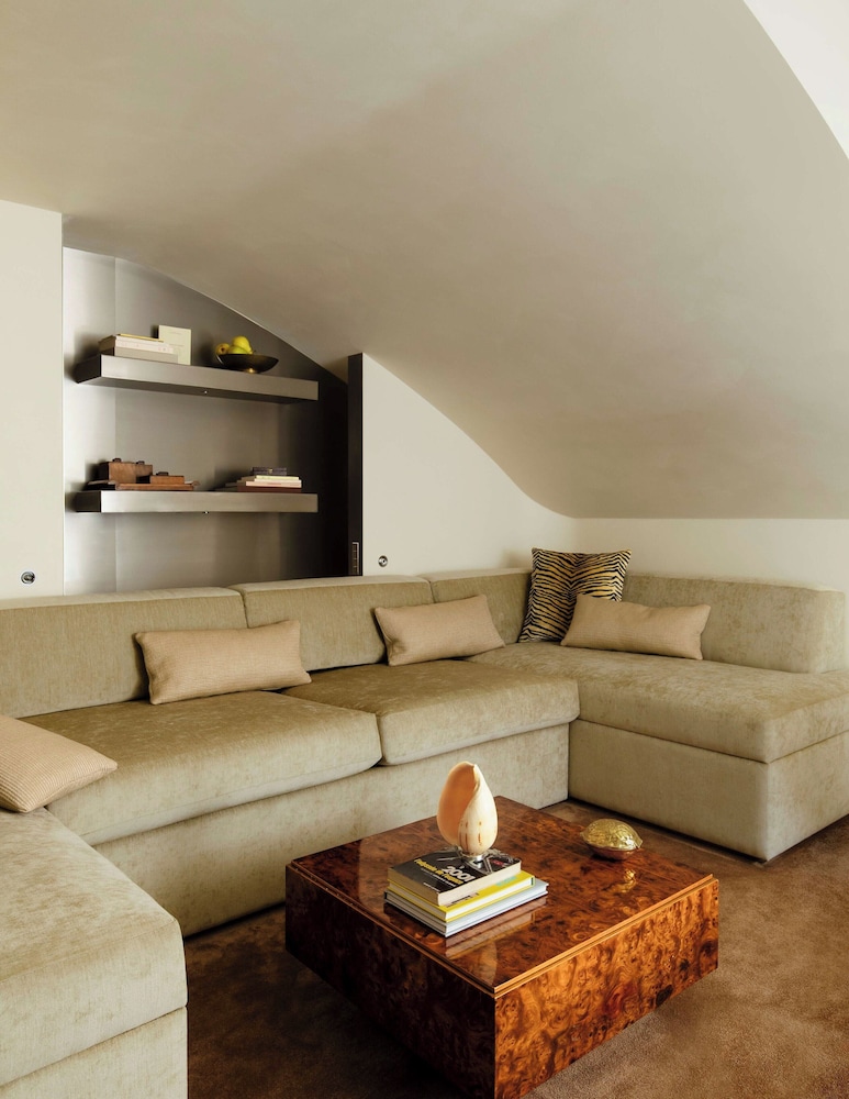 Place Vendome - A Stylish and Elegant Apartment