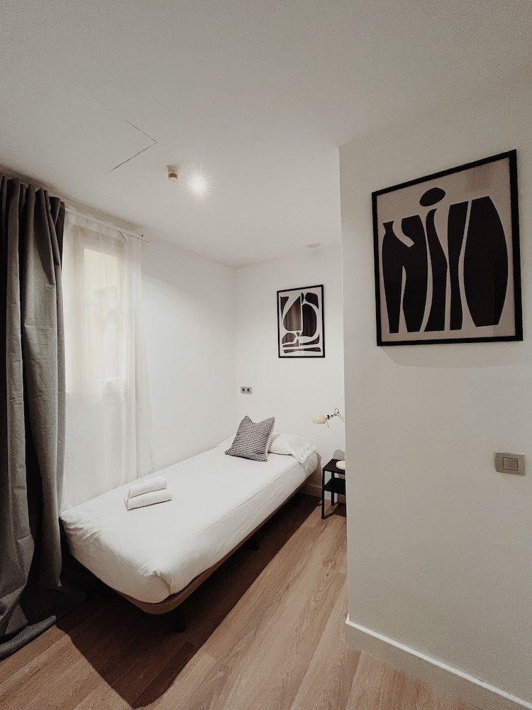 Apartamentos Express by gaiarooms — фото 5